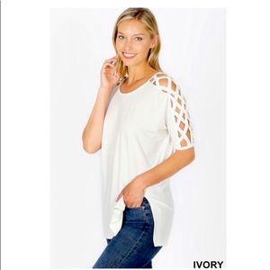 🎊HP 🌸Crisscross short sleeve shirt